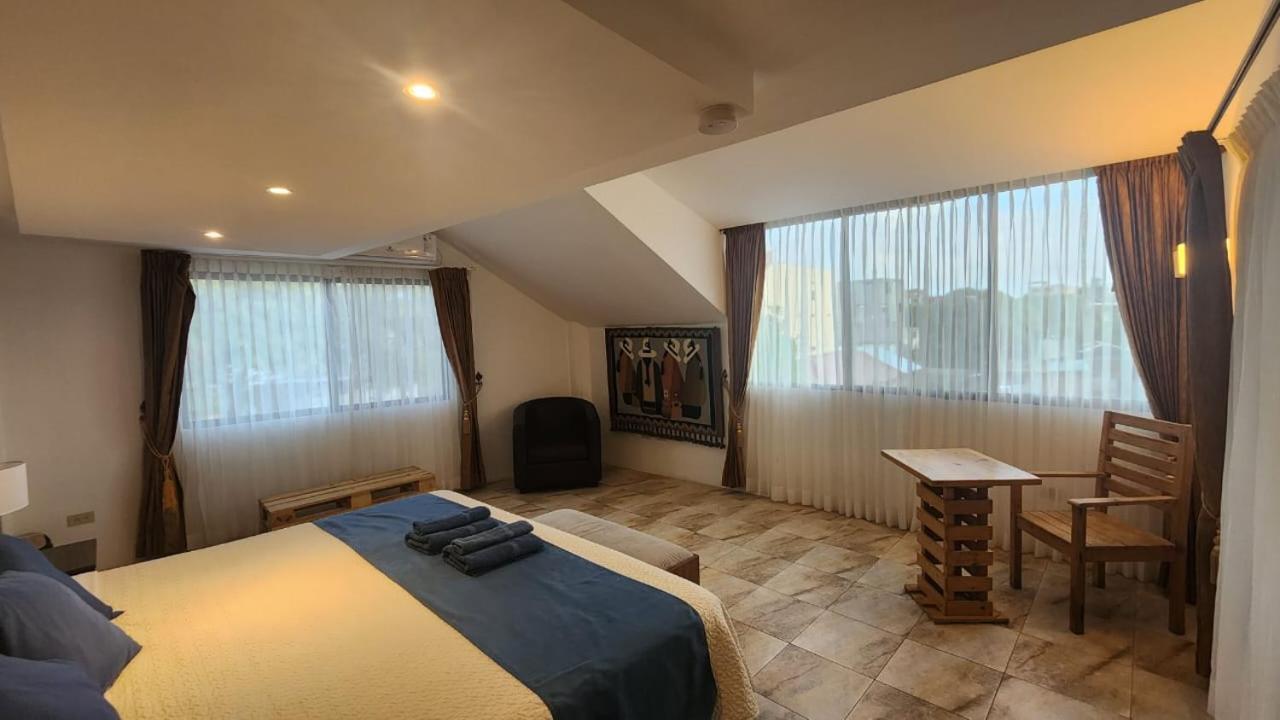 Plaza Lobos Suites San Cristobal Exterior photo